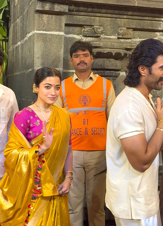 Vijay Deverakonda and Rashmika Mandanna Visits Tirumala6