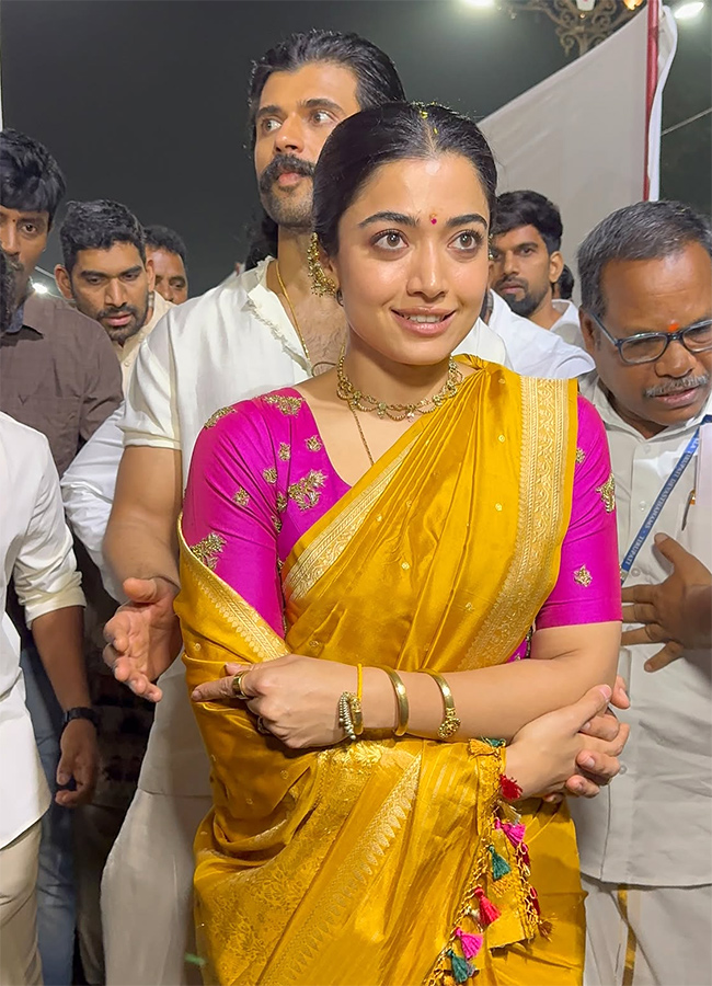 Vijay Deverakonda and Rashmika Mandanna Visits Tirumala8