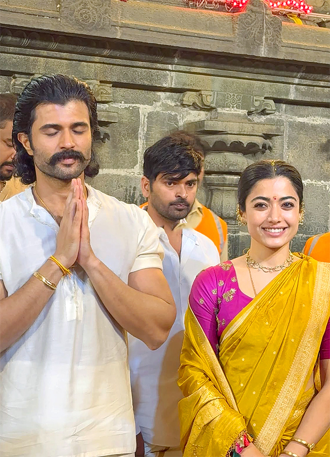 Vijay Deverakonda and Rashmika Mandanna Visits Tirumala9