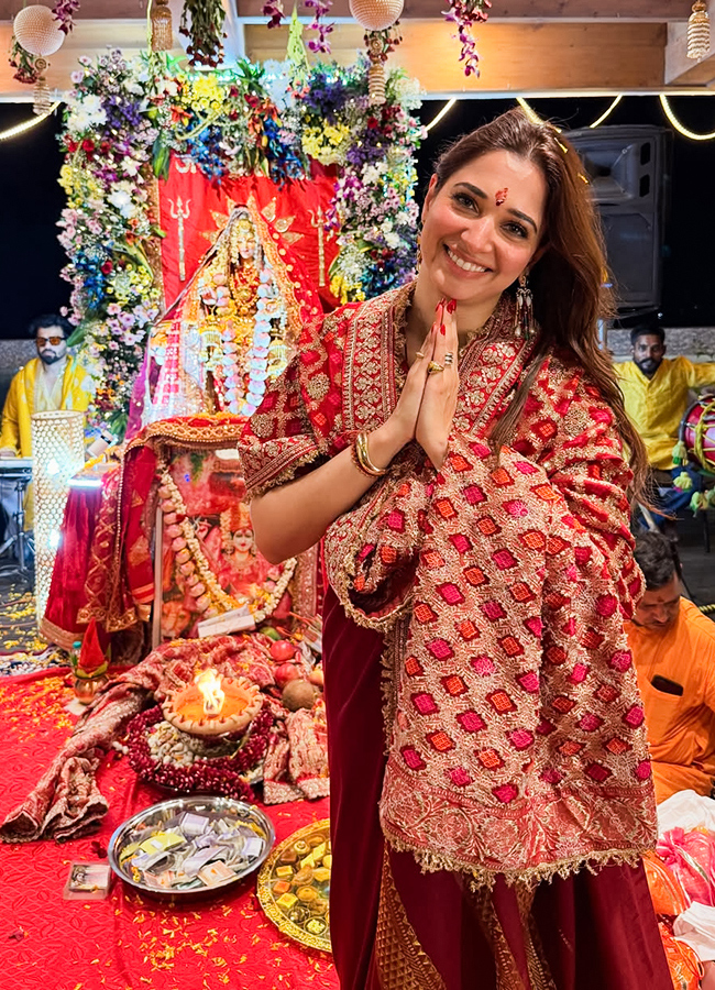 Tamannaah Bhatia has visited the Vaishno Devi shrine2