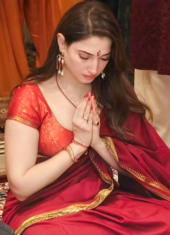 Tamannaah Bhatia has visited the Vaishno Devi shrine7
