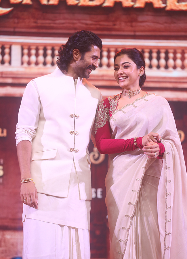 Rashmika Mandanna and Vijay Deverakonda Beautiful Photos12