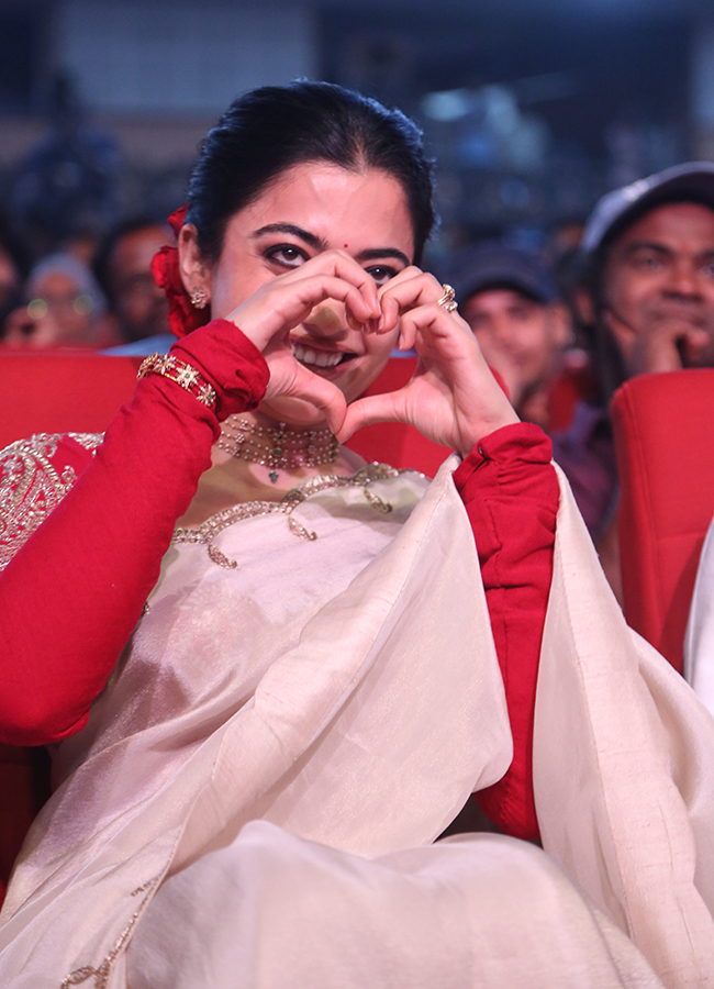 Rashmika Mandanna and Vijay Deverakonda Beautiful Photos15