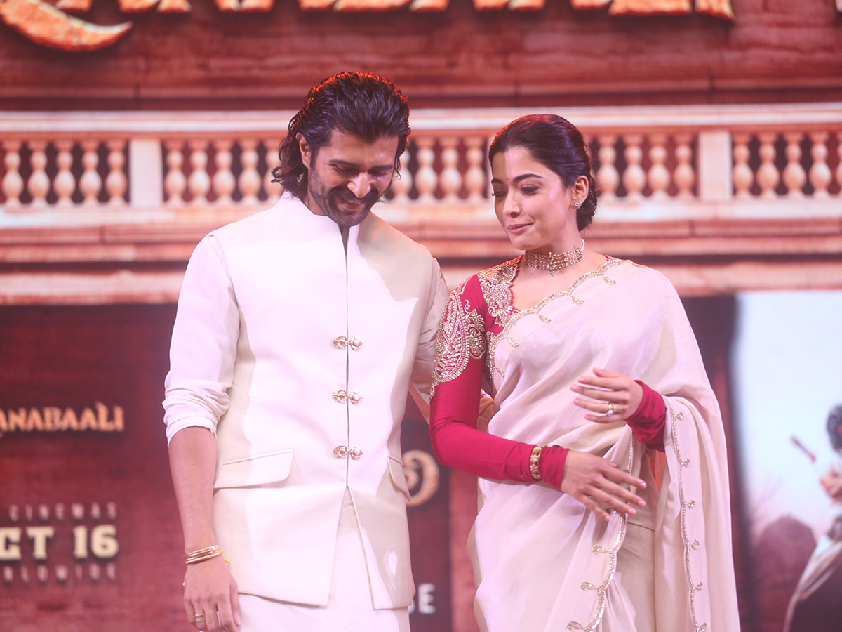 Rashmika Mandanna and Vijay Deverakonda Beautiful Photos9