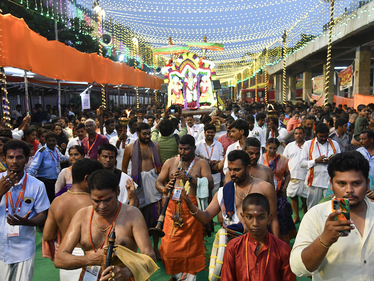 Vijayadashami 2026 Celebrations In Vijayawada Photo Gallery5