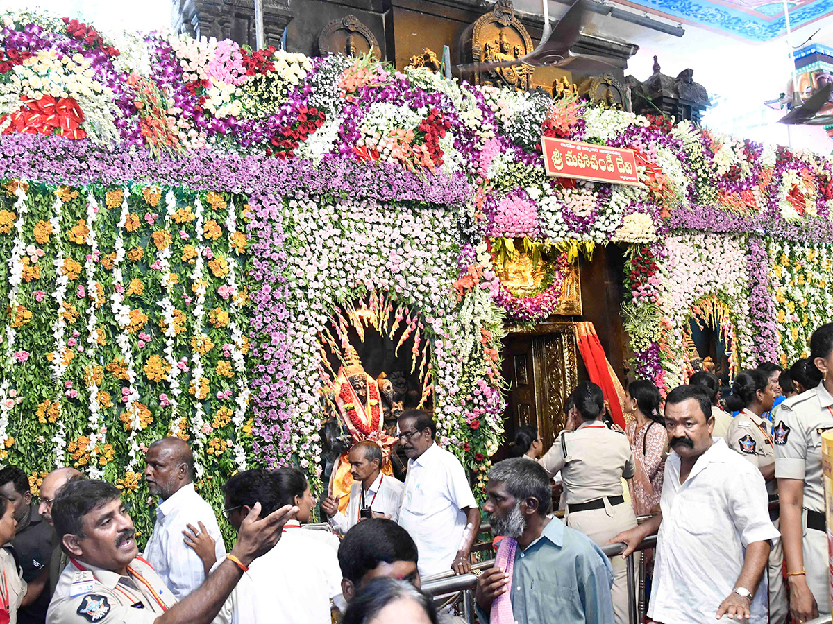 Dasara Sharannavaratri celebrations held with grandeur on Indrakeeladri11