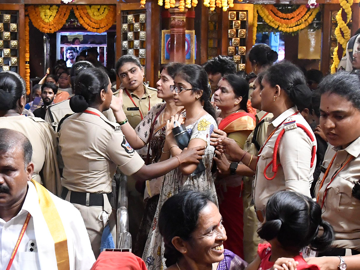 Dasara Sharannavaratri celebrations held with grandeur on Indrakeeladri14