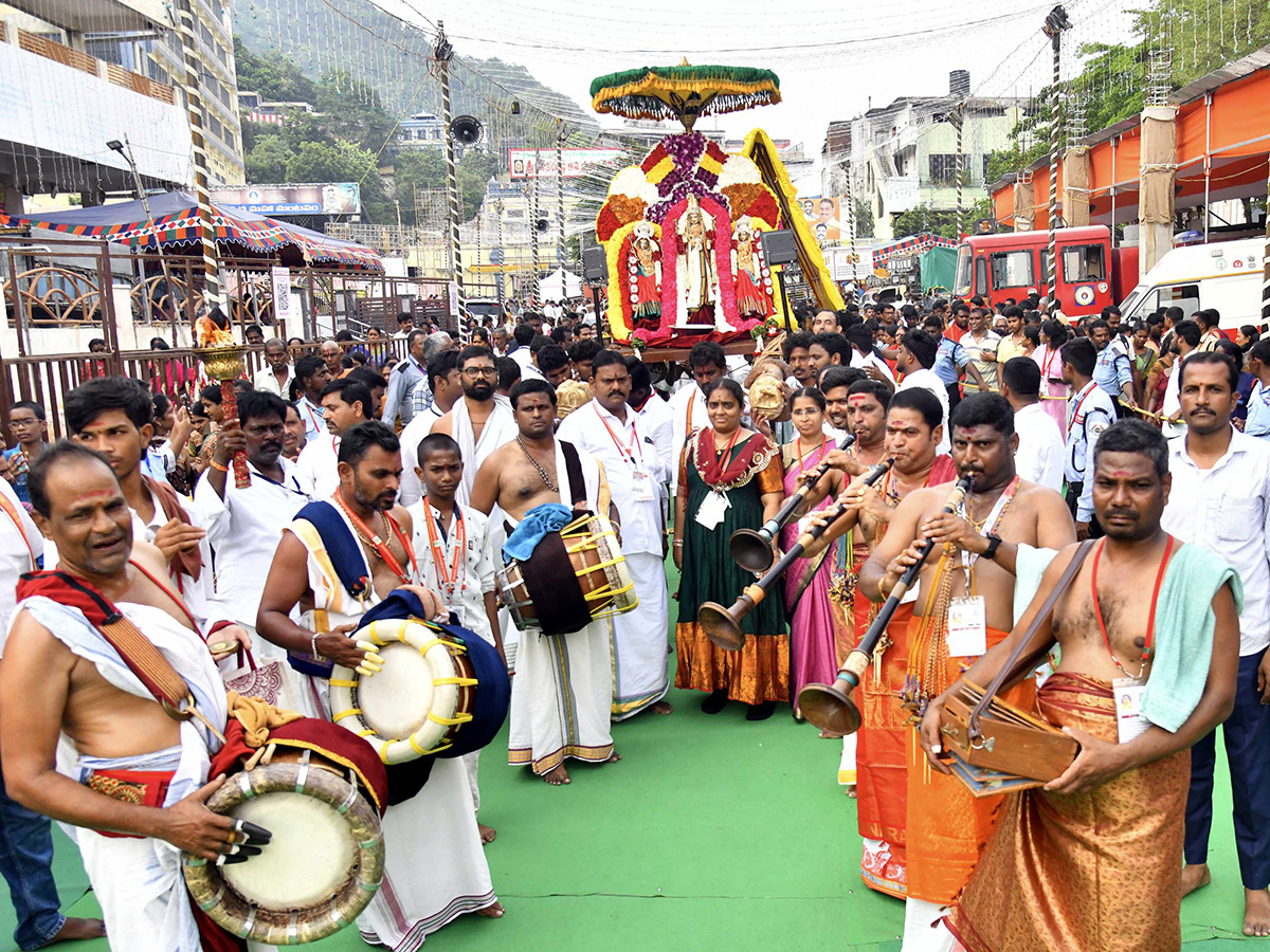 Dasara Sharannavaratri celebrations held with grandeur on Indrakeeladri22