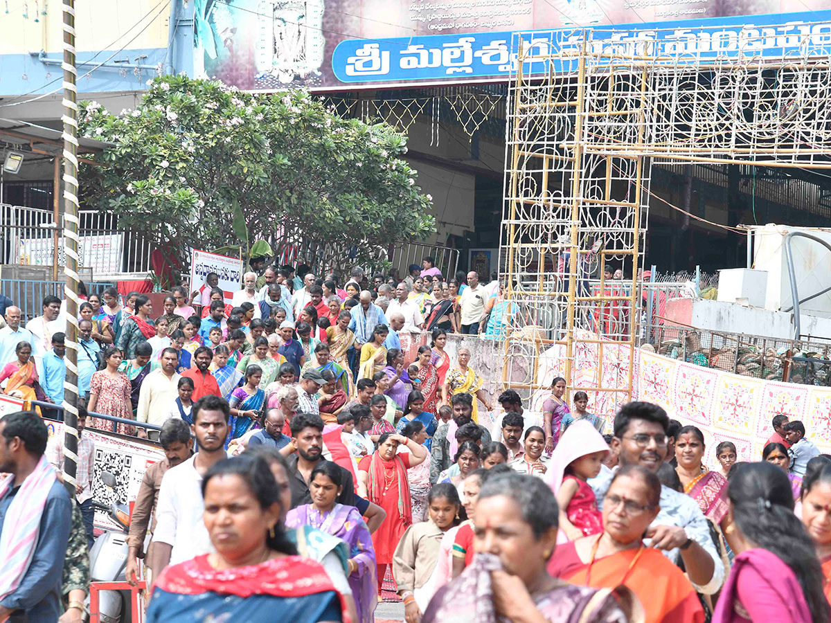Dasara Sharannavaratri celebrations held with grandeur on Indrakeeladri6