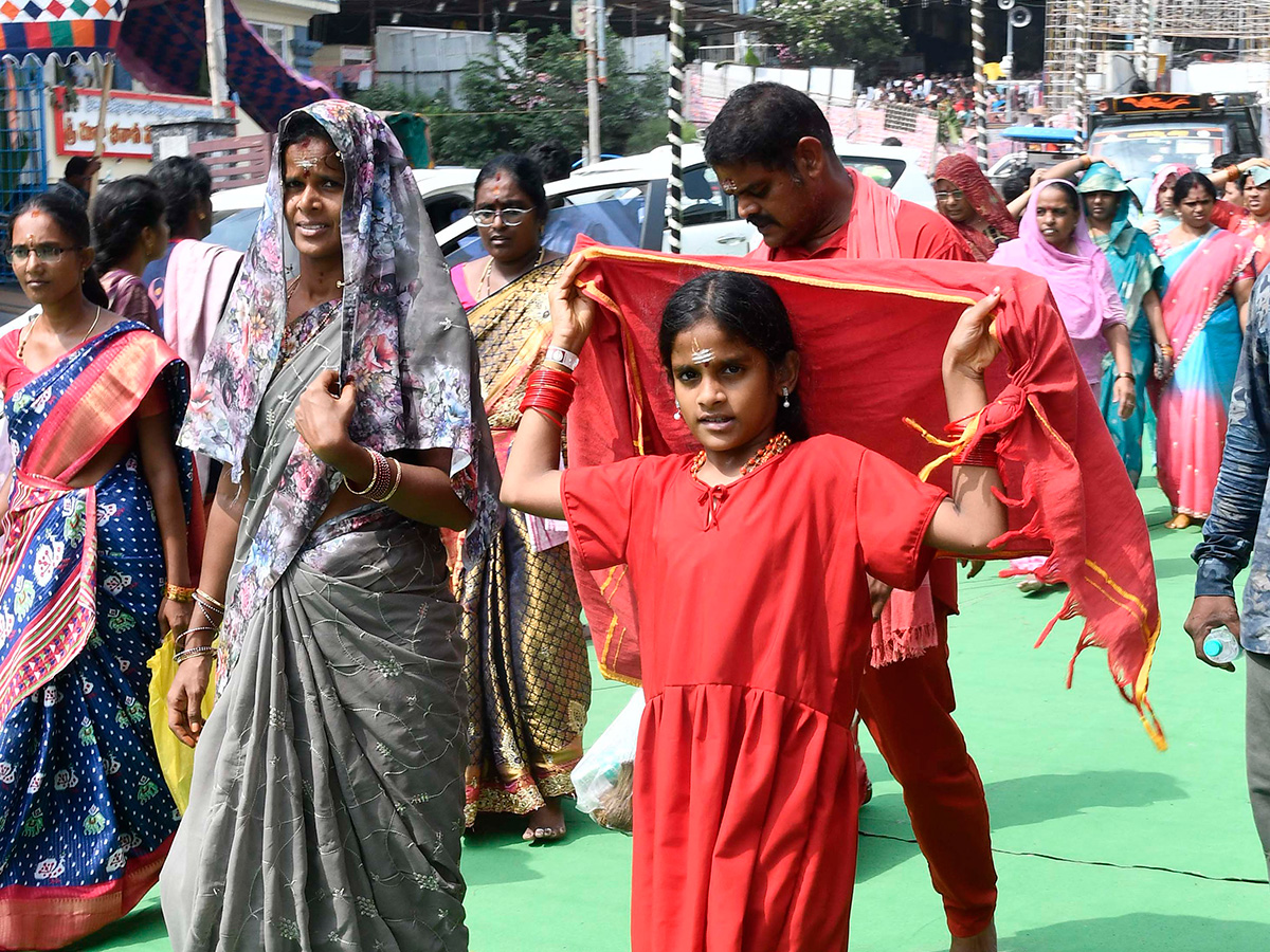 Dasara Sharannavaratri celebrations held with grandeur on Indrakeeladri7
