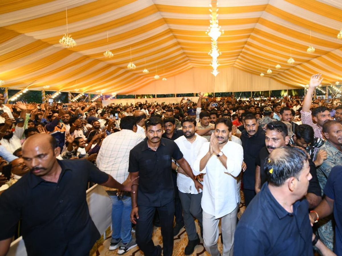 YS Jagan Attend Siva Reddy Wedding in Bhogapuram Photos10