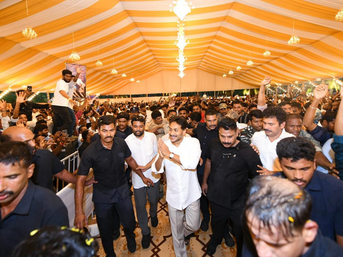 YS Jagan Attend Siva Reddy Wedding in Bhogapuram Photos11