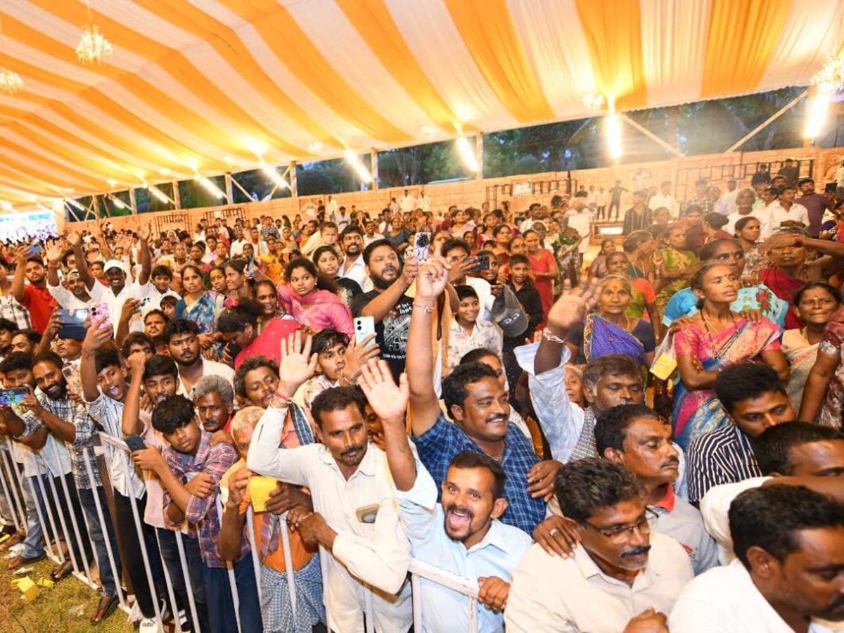 YS Jagan Attend Siva Reddy Wedding in Bhogapuram Photos12