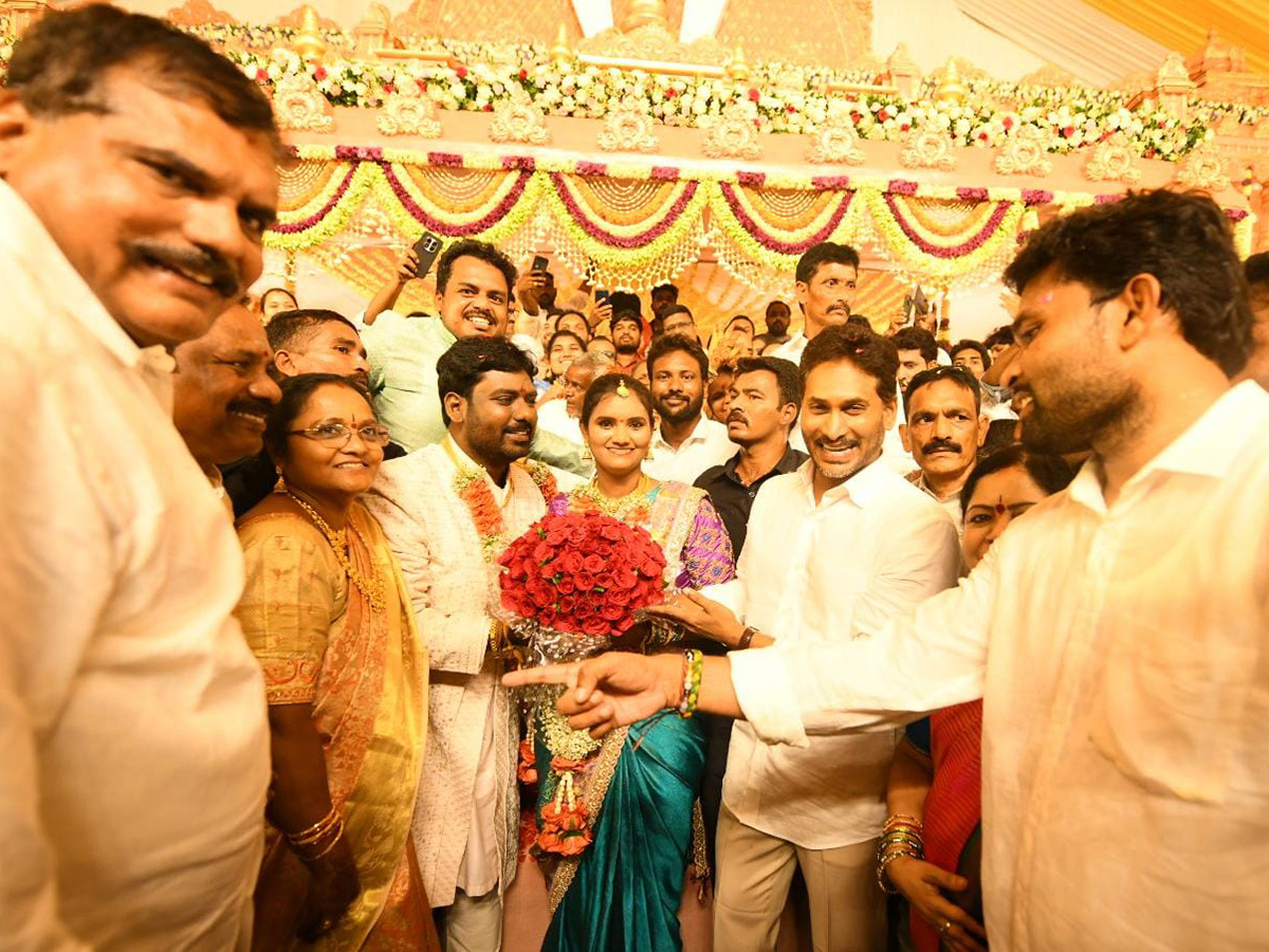 YS Jagan Attend Siva Reddy Wedding in Bhogapuram Photos15