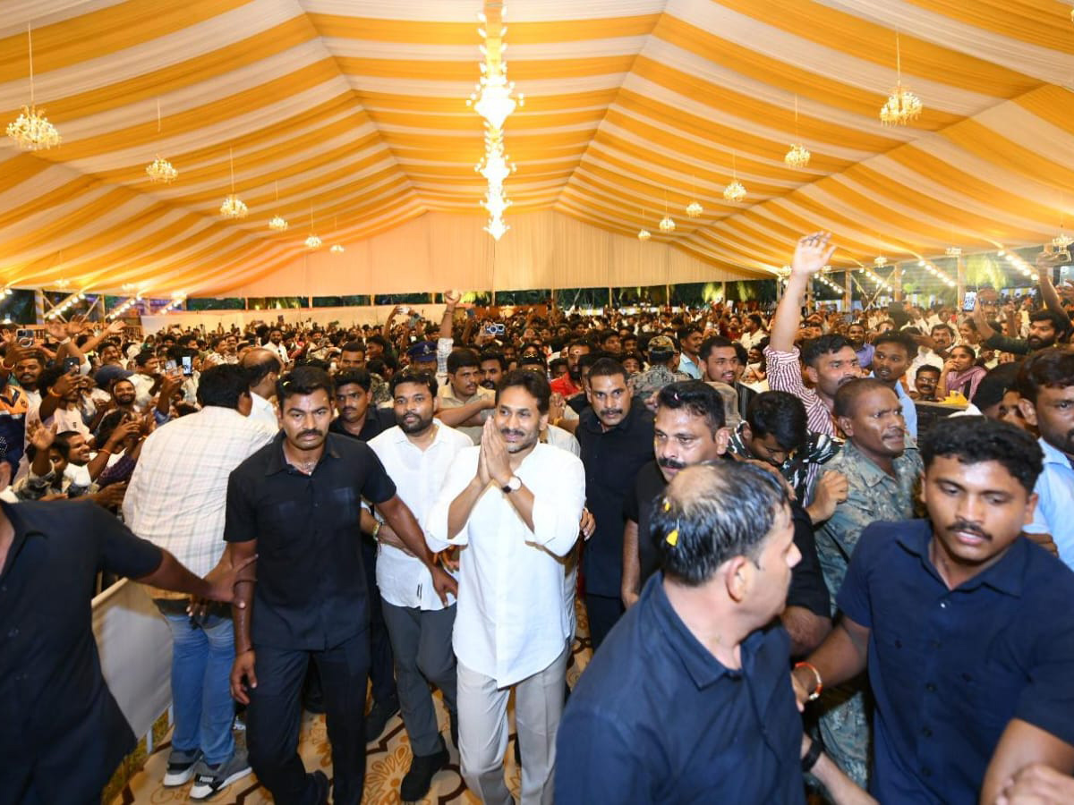 YS Jagan Attend Siva Reddy Wedding in Bhogapuram Photos3