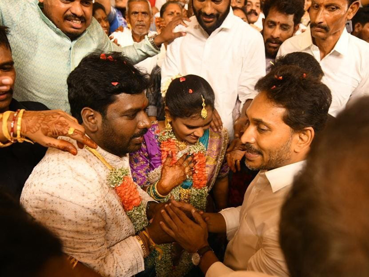 YS Jagan Attend Siva Reddy Wedding in Bhogapuram Photos7