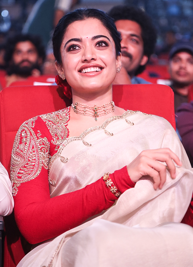 National Crush Rashmika Stuns in Saree12