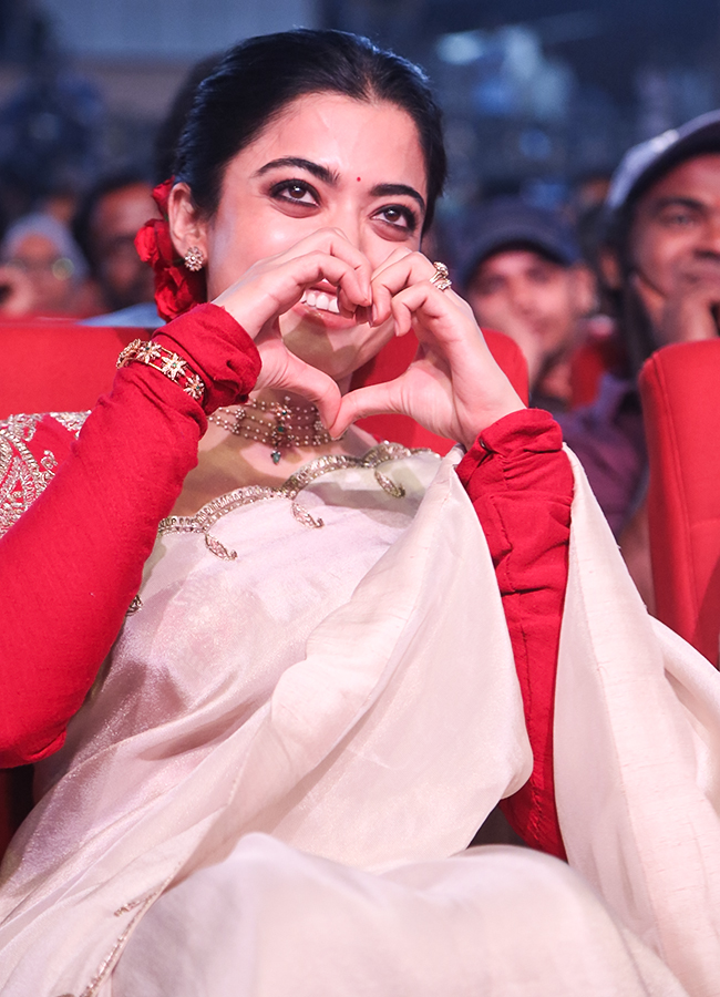 National Crush Rashmika Stuns in Saree8