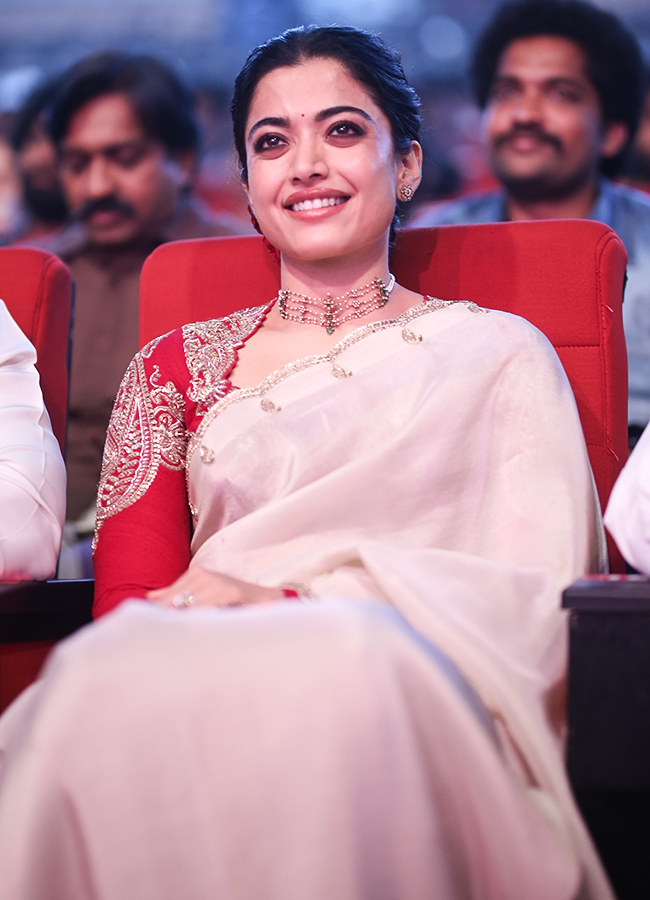 National Crush Rashmika Stuns in Saree10
