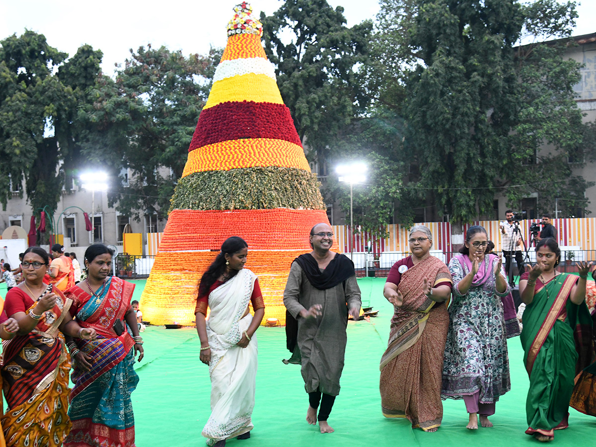 Bathukamma Celebrations at Nampally Public Gardens6