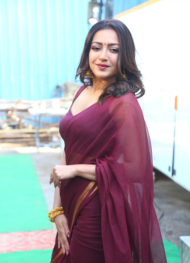 Catherine Tresa Karikaala Movie Viral Photos13