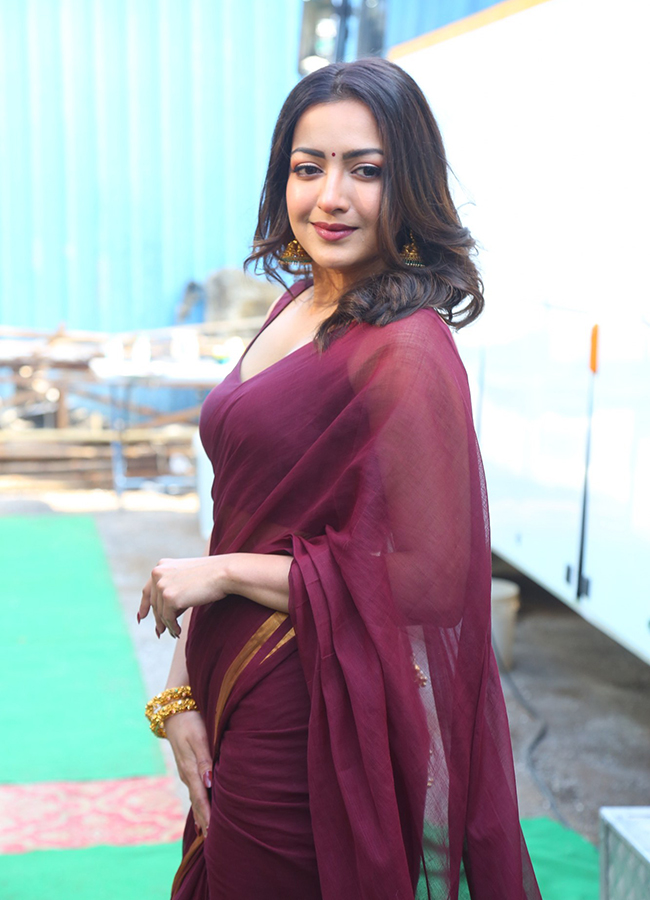Catherine Tresa Karikaala Movie Viral Photos14