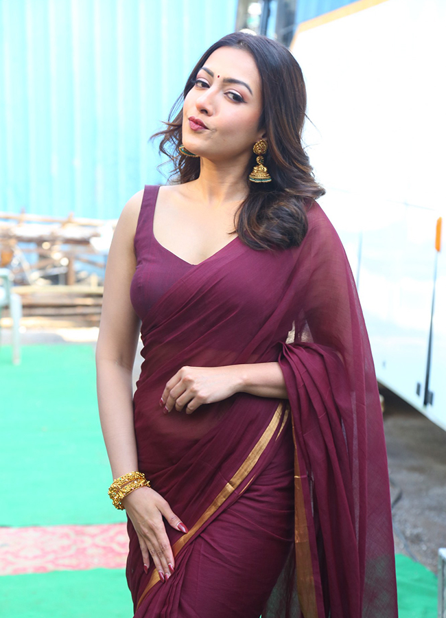 Catherine Tresa Karikaala Movie Viral Photos16