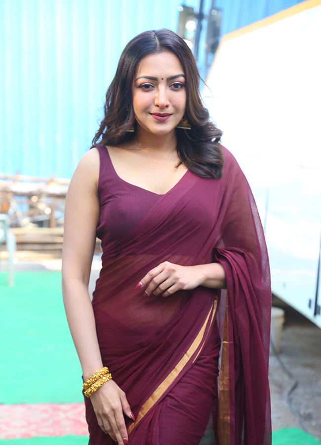 Catherine Tresa Karikaala Movie Viral Photos19