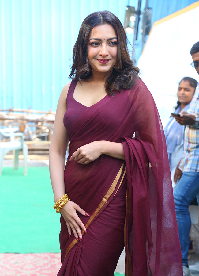 Catherine Tresa Karikaala Movie Viral Photos2