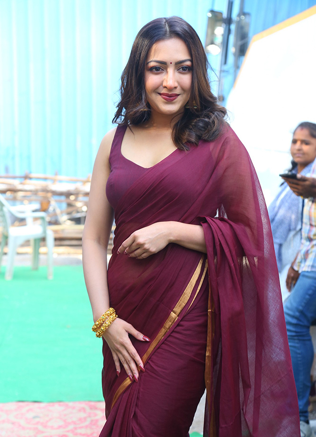 Catherine Tresa Karikaala Movie Viral Photos4