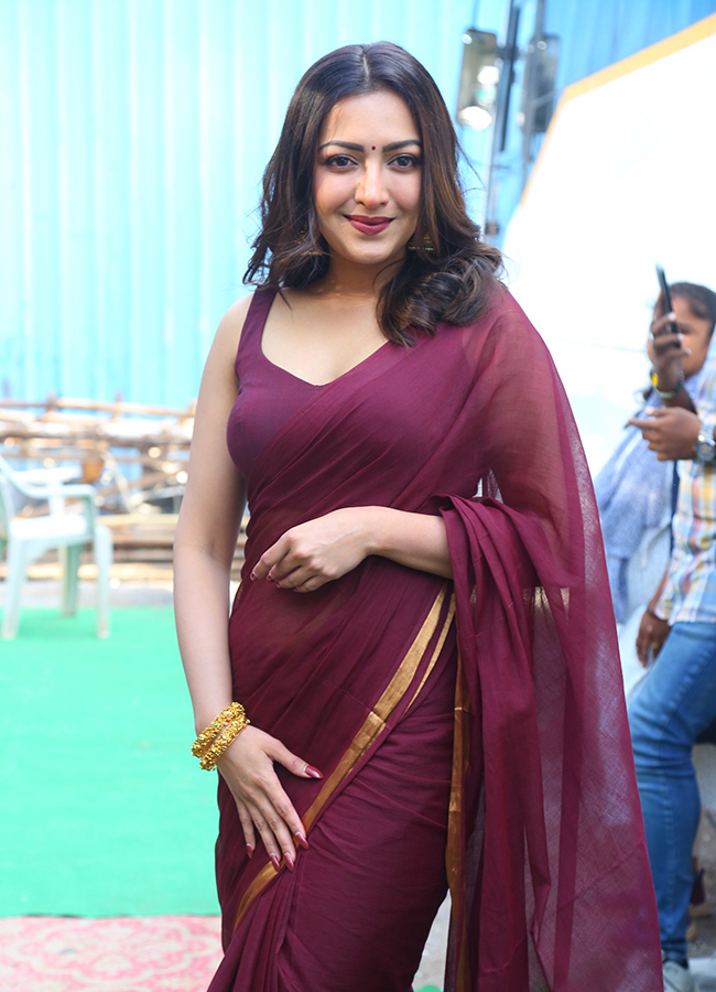 Catherine Tresa Karikaala Movie Viral Photos5