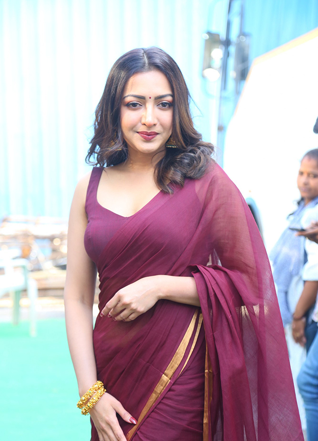 Catherine Tresa Karikaala Movie Viral Photos9