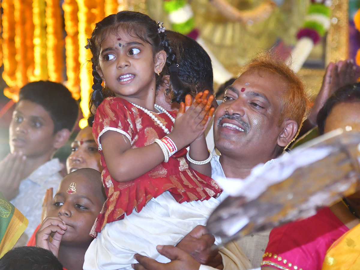 Dussehra 2026 : Heavy Rush at Vijayawada Indrakeeladri17