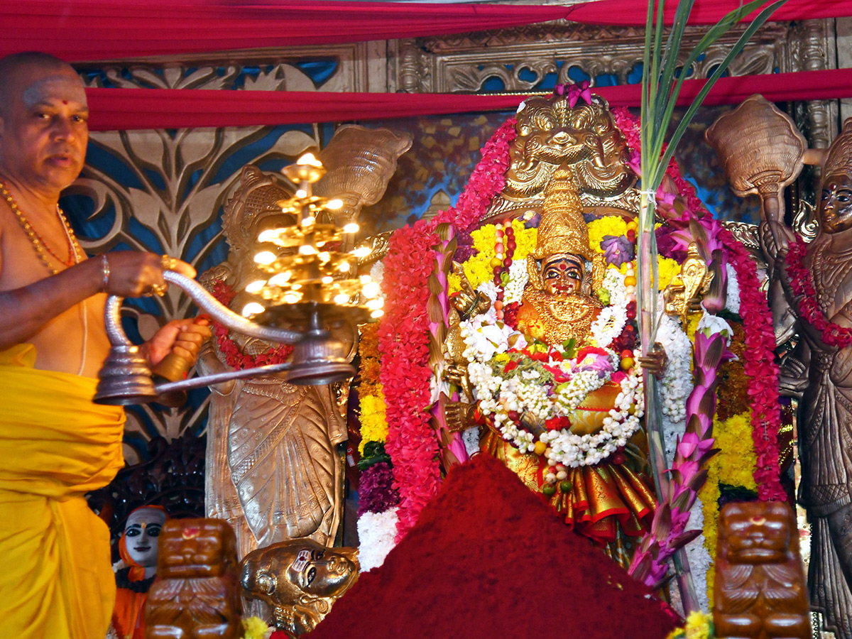 Dussehra 2026 : Heavy Rush at Vijayawada Indrakeeladri8