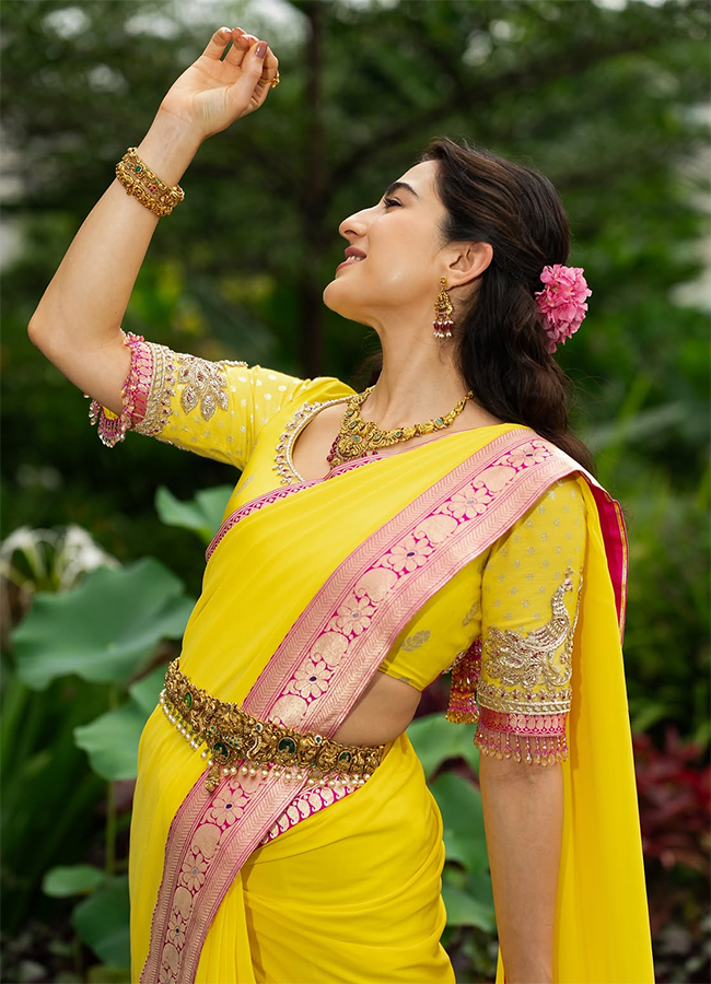 Sara Ali Khan Traditional Indian Wear Viral Photos3