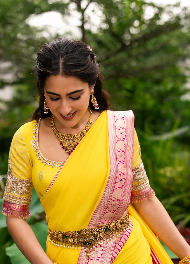 Sara Ali Khan Traditional Indian Wear Viral Photos8