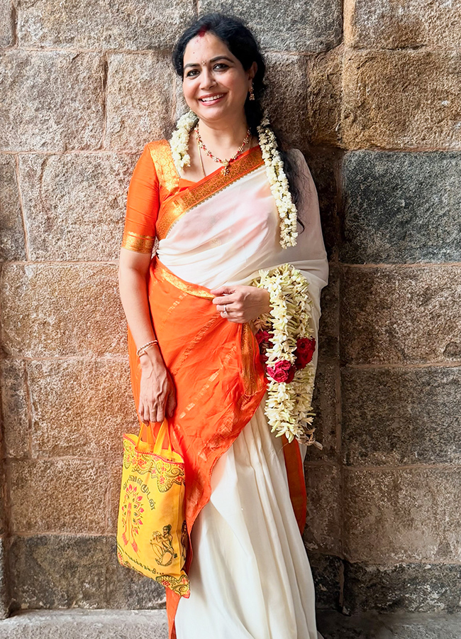 Singer Sunitha Visits Famous Temples in Tamil Nadu2