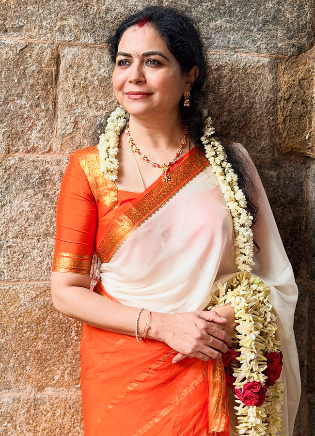 Singer Sunitha Visits Famous Temples in Tamil Nadu3