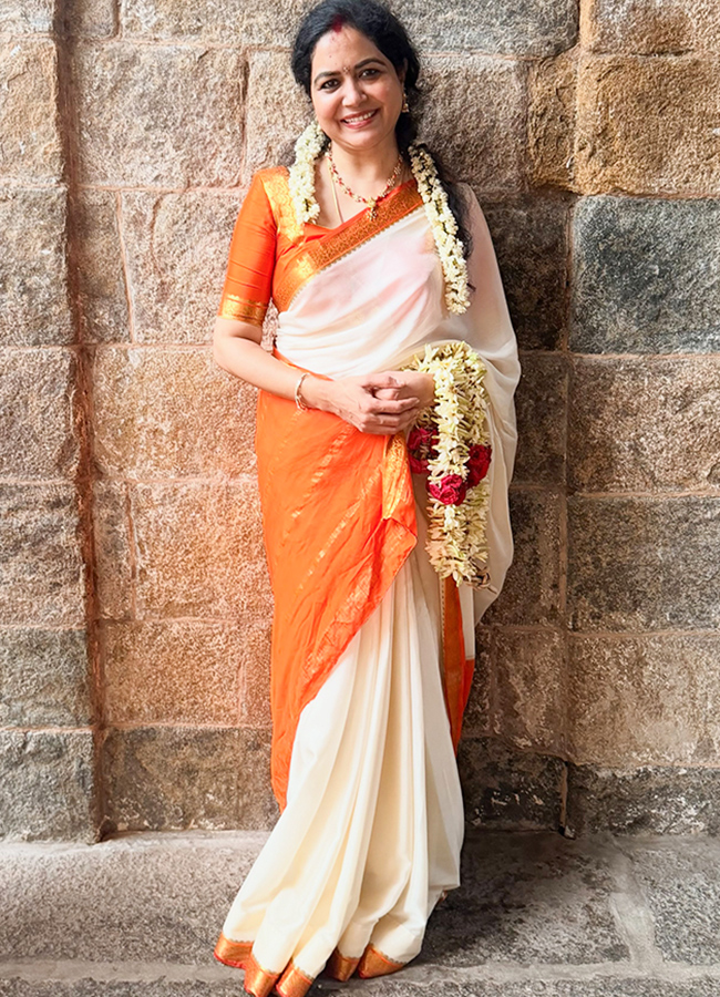 Singer Sunitha Visits Famous Temples in Tamil Nadu5