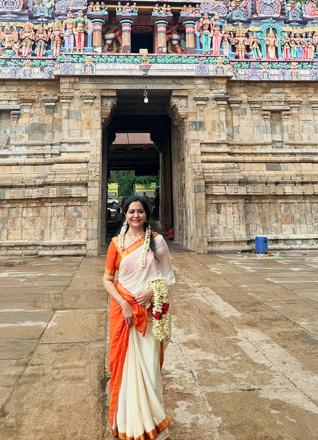 Singer Sunitha Visits Famous Temples in Tamil Nadu7