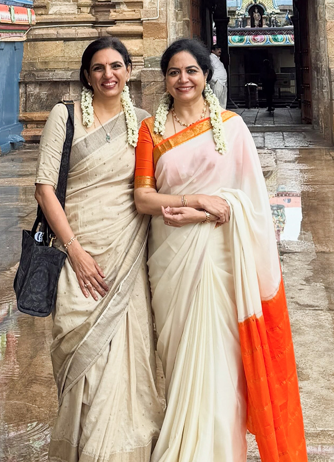 Singer Sunitha Visits Famous Temples in Tamil Nadu9