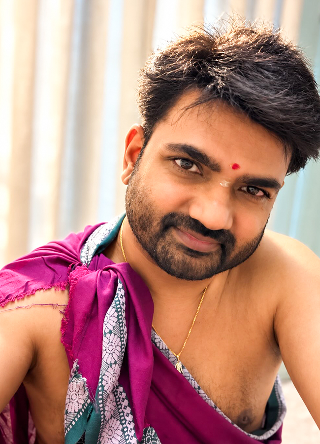 Director Maruthi Performs Navratri Puja at Home6