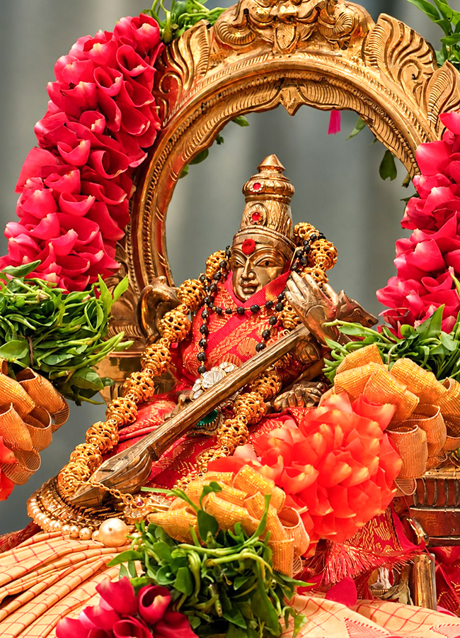 Director Maruthi Performs Navratri Puja at Home9