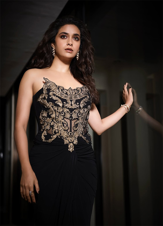 Actress Keerthy Suresh Birthday Celebrations Viral Photos12