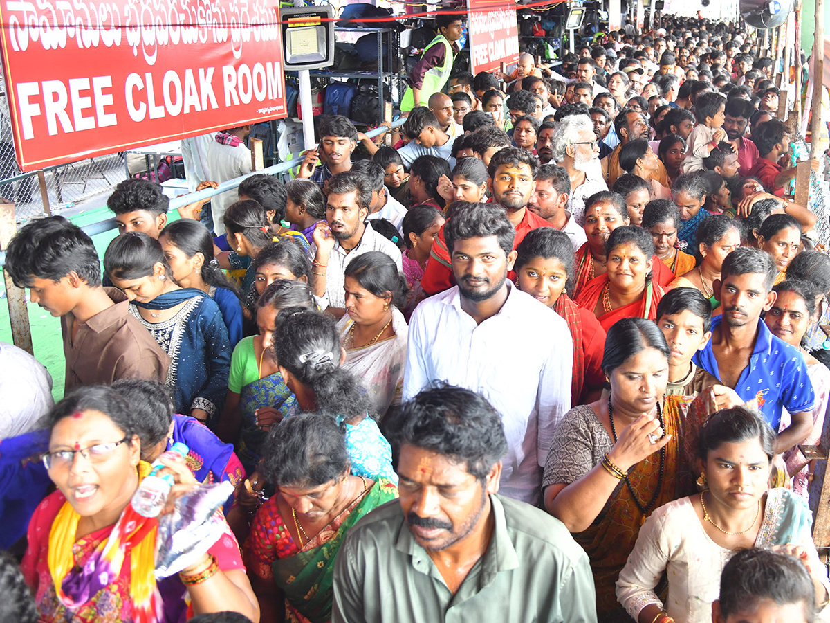 Dussehra 2026 : Huge Rush at Vijayawada Indrakeeladri2