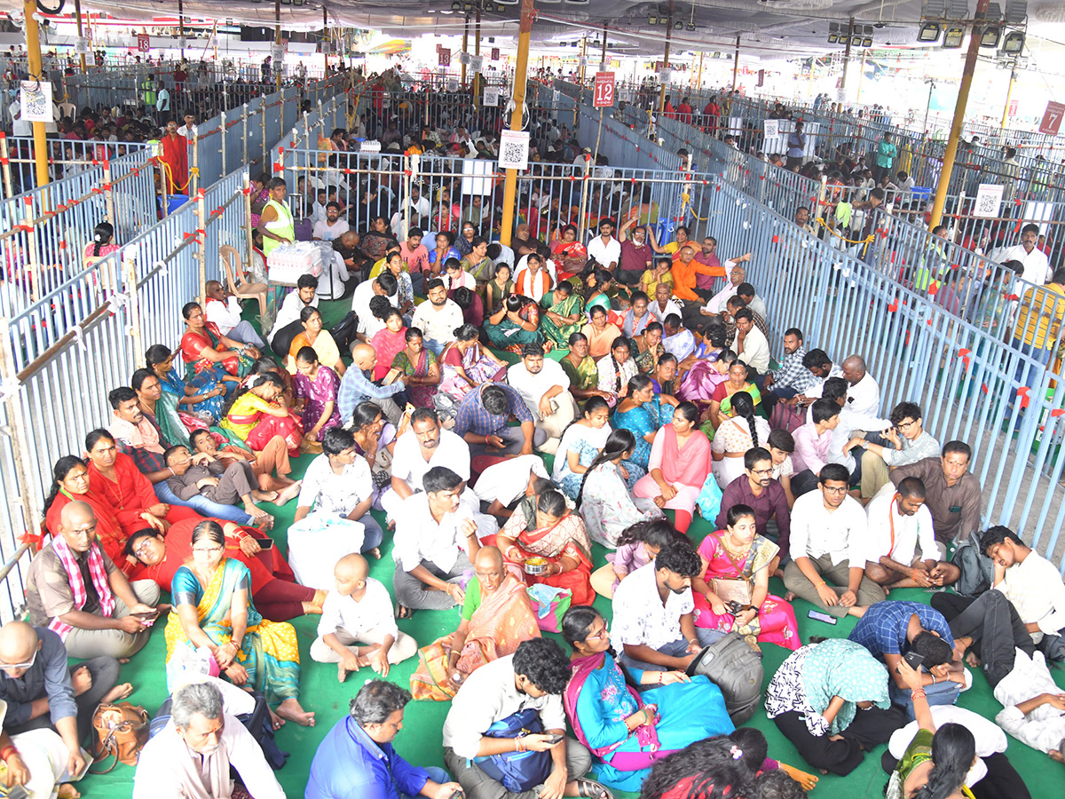 Dussehra 2026 : Huge Rush at Vijayawada Indrakeeladri20