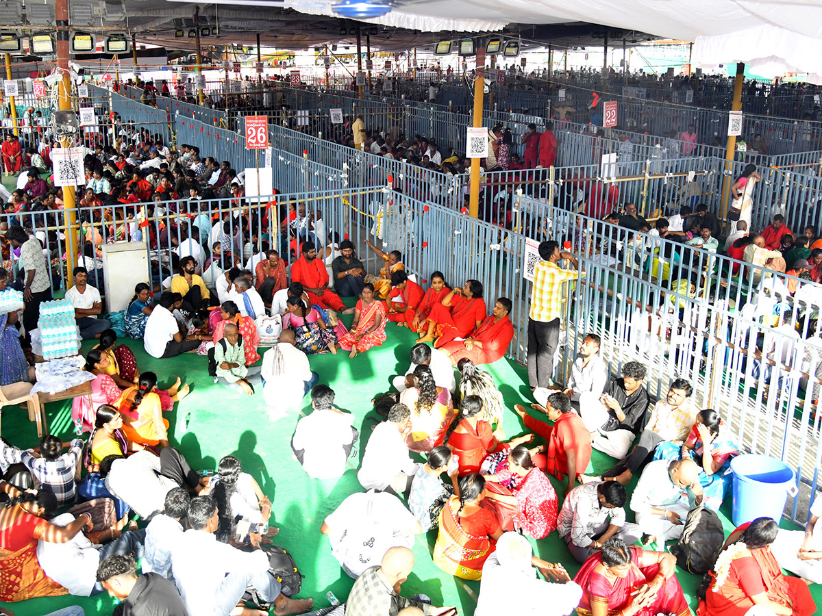 Dussehra 2026 : Huge Rush at Vijayawada Indrakeeladri21