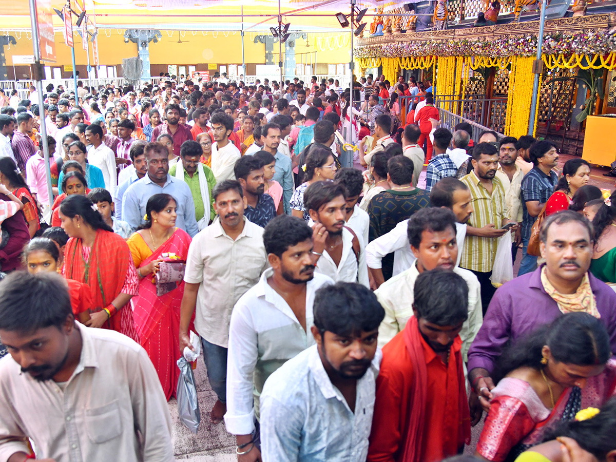 Dussehra 2026 : Huge Rush at Vijayawada Indrakeeladri23