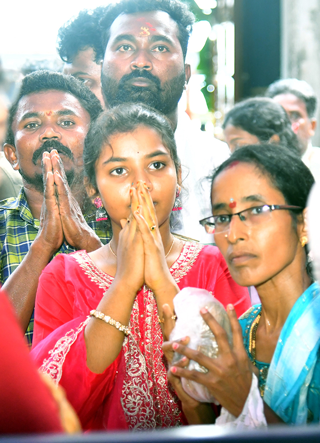 Dussehra 2026 : Huge Rush at Vijayawada Indrakeeladri30