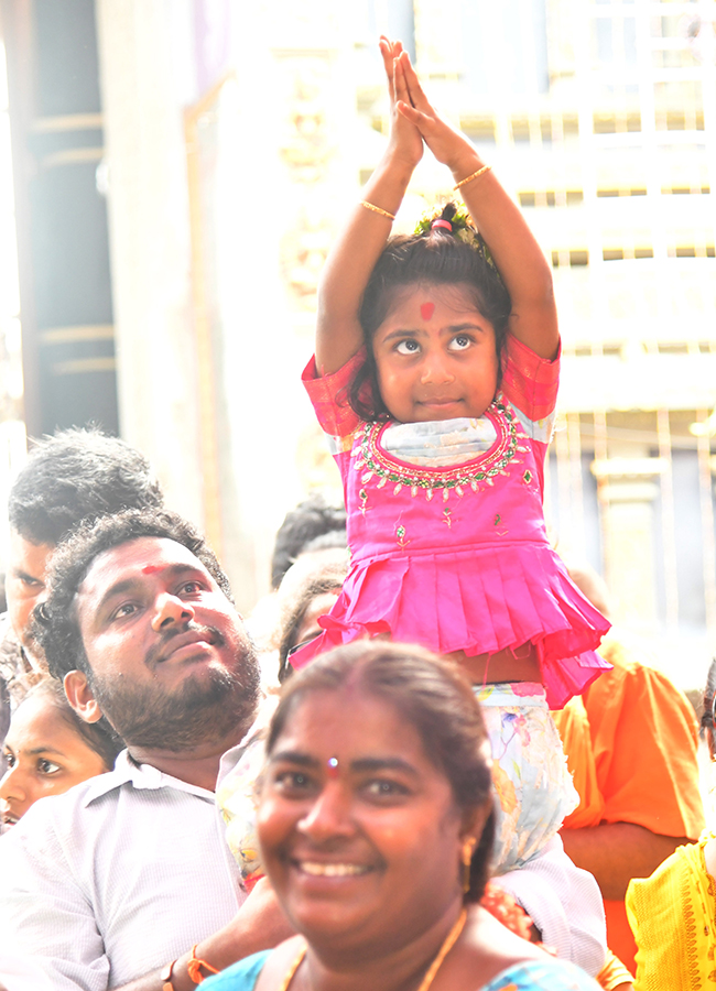 Dussehra 2026 : Huge Rush at Vijayawada Indrakeeladri32